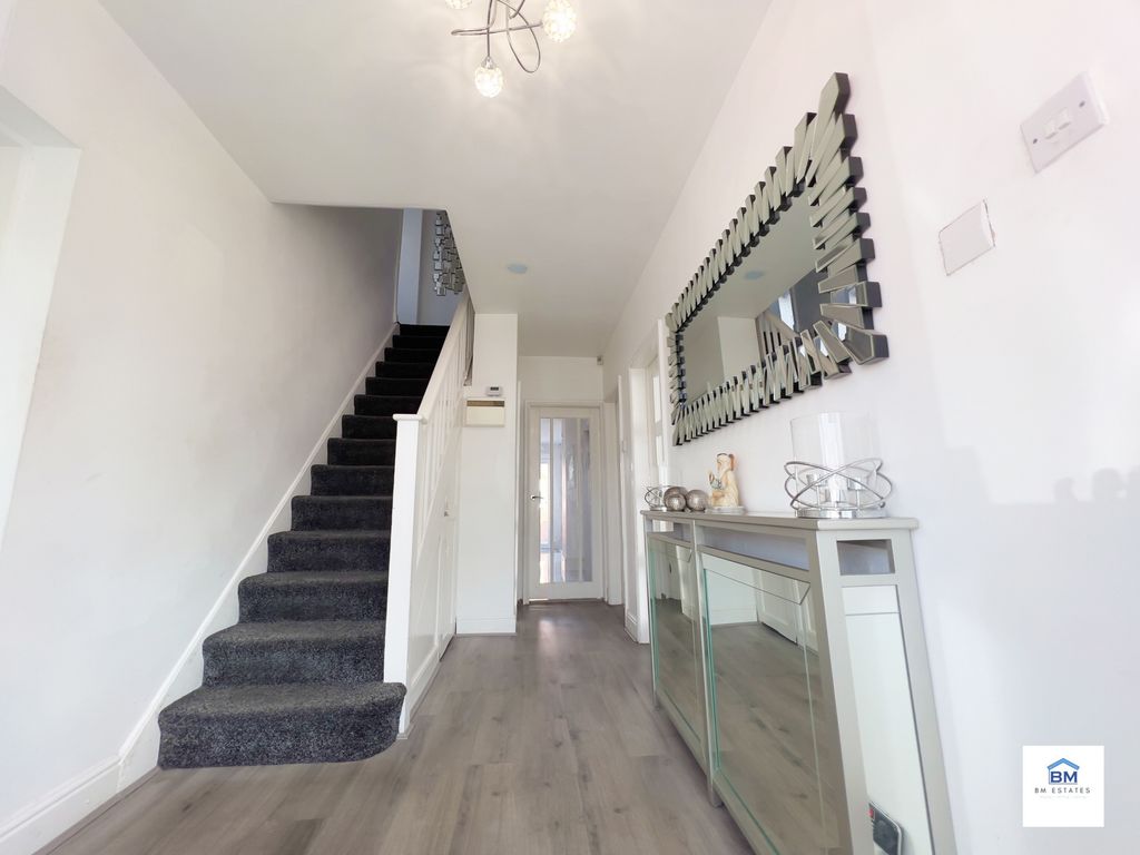 Property photo 2 of 20 Entrance Hall