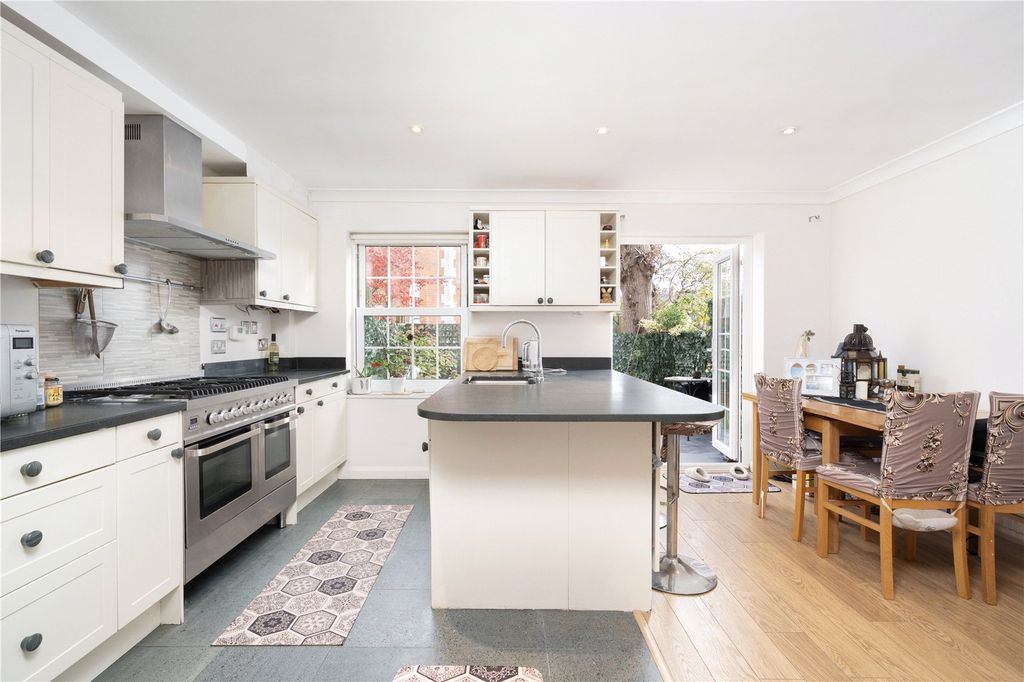 Property photo 2 of 11 Kitchen