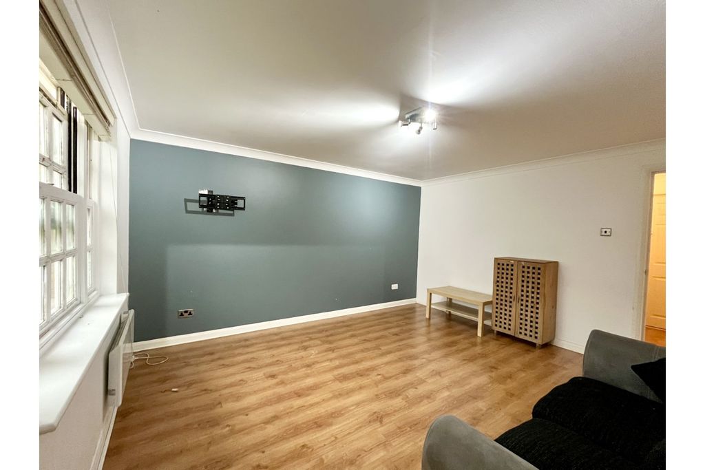 Property photo 3 of 6 Living Room