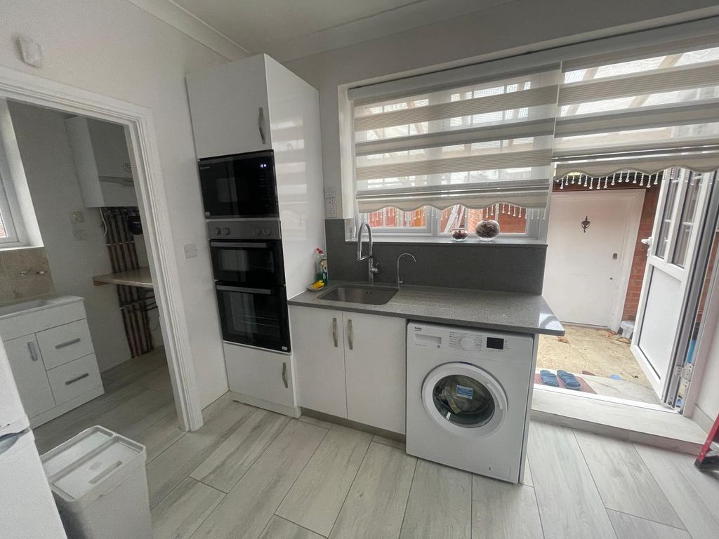 Property photo 2 of 17 Photo 5