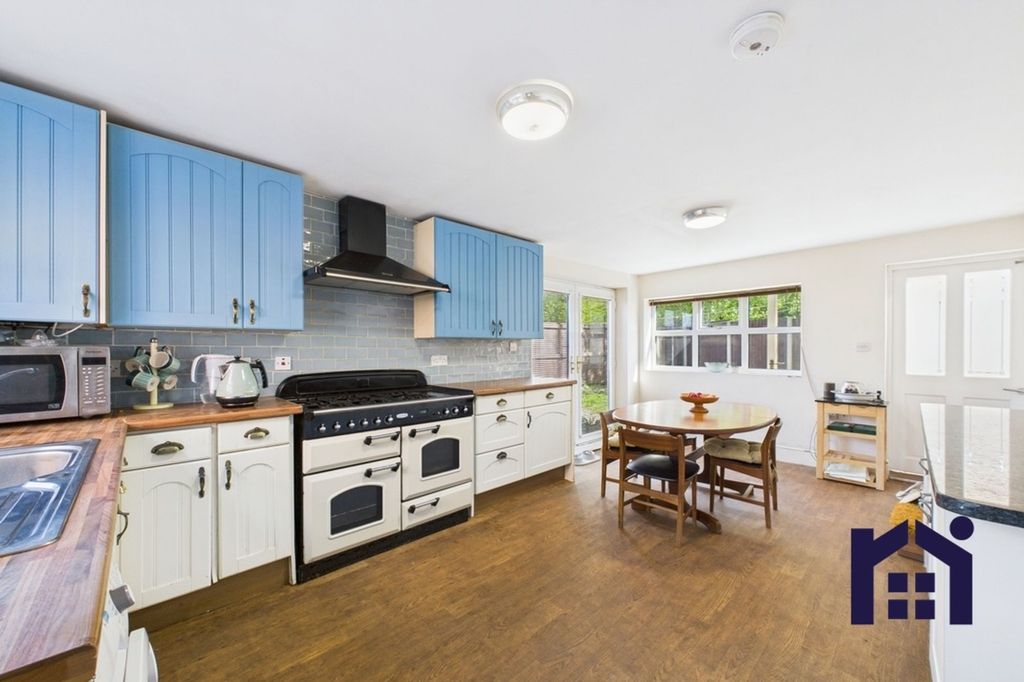 Property photo 2 of 17 Dining Kitchen