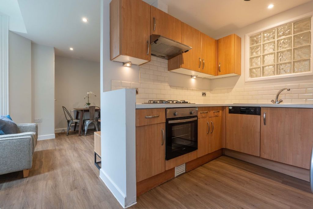 Property photo 2 of 8 Lhf3 - Kitchen