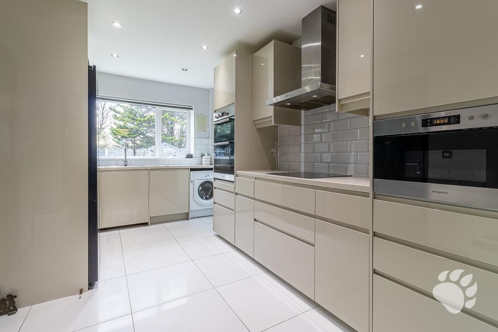 Property photo 3 of 25 Kitchen