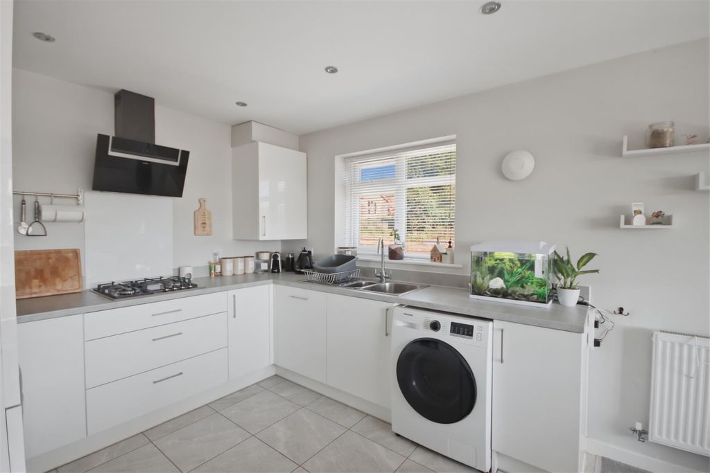 Property photo 2 of 10 Kitchen/Diner/Living Room