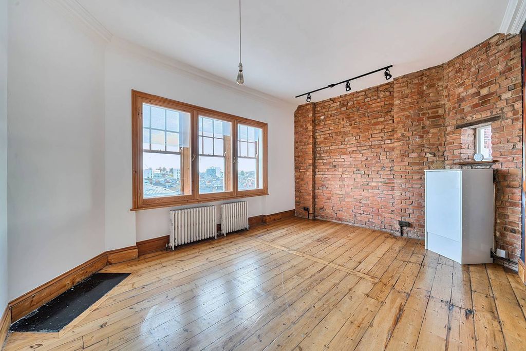 Property photo 3 of 7