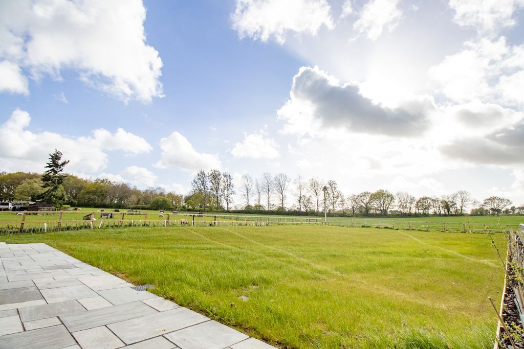 Property photo 2 of 31 3145645