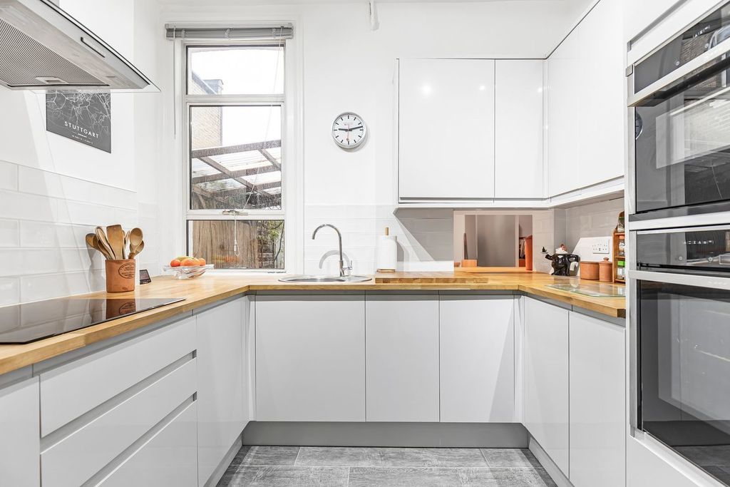 Property photo 3 of 24