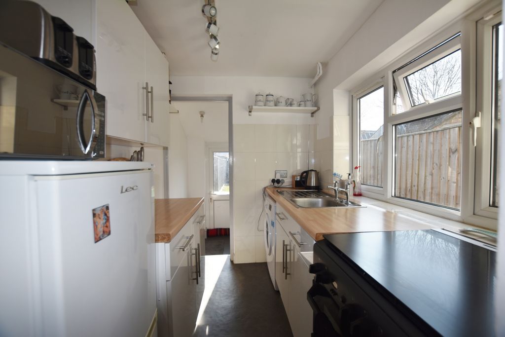 Property photo 3 of 8 Kitchen