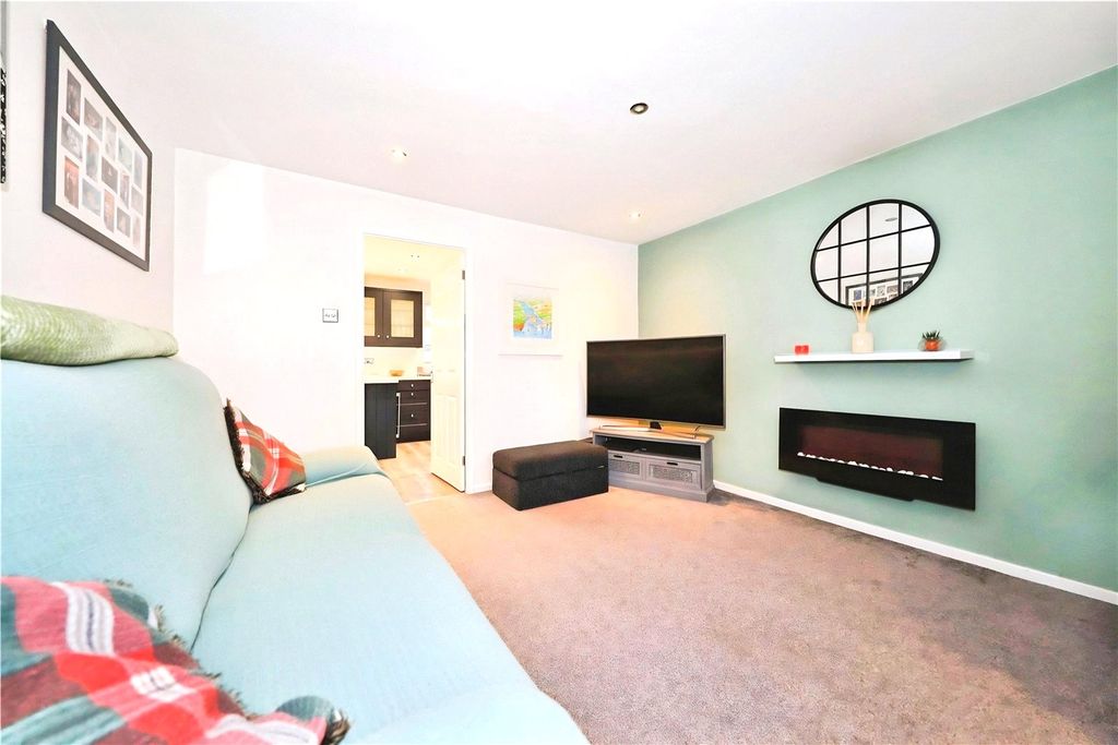 Property photo 2 of 12 Lounge