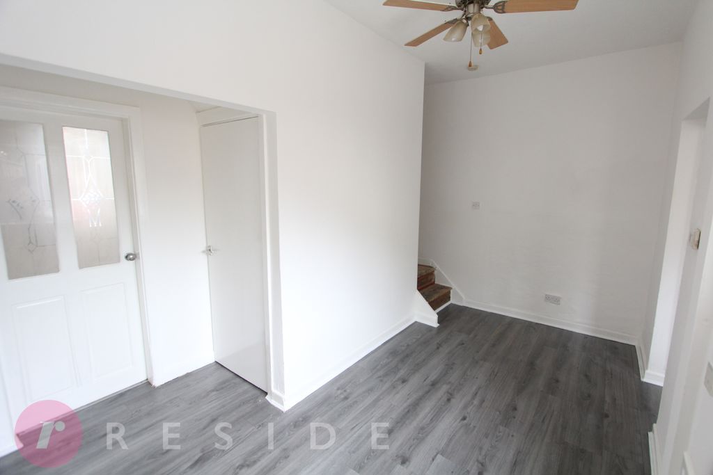 Property photo 3 of 11 Dining Room