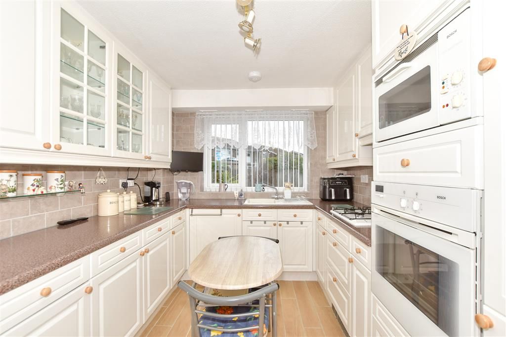 Property photo 3 of 18 Kitchen
