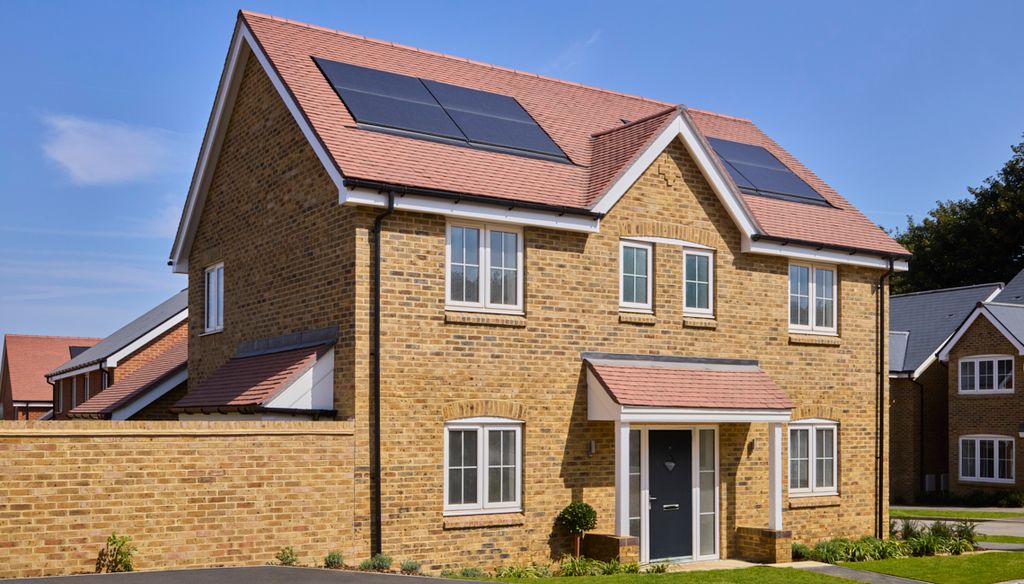 Property photo 1 of 15 Street Scene