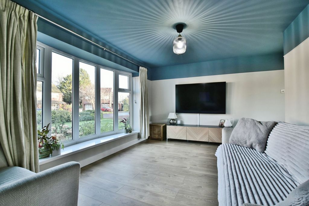 Property photo 2 of 20 Lounge