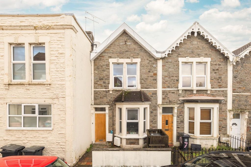 Property photo 2 of 19 Char7220.Jpg