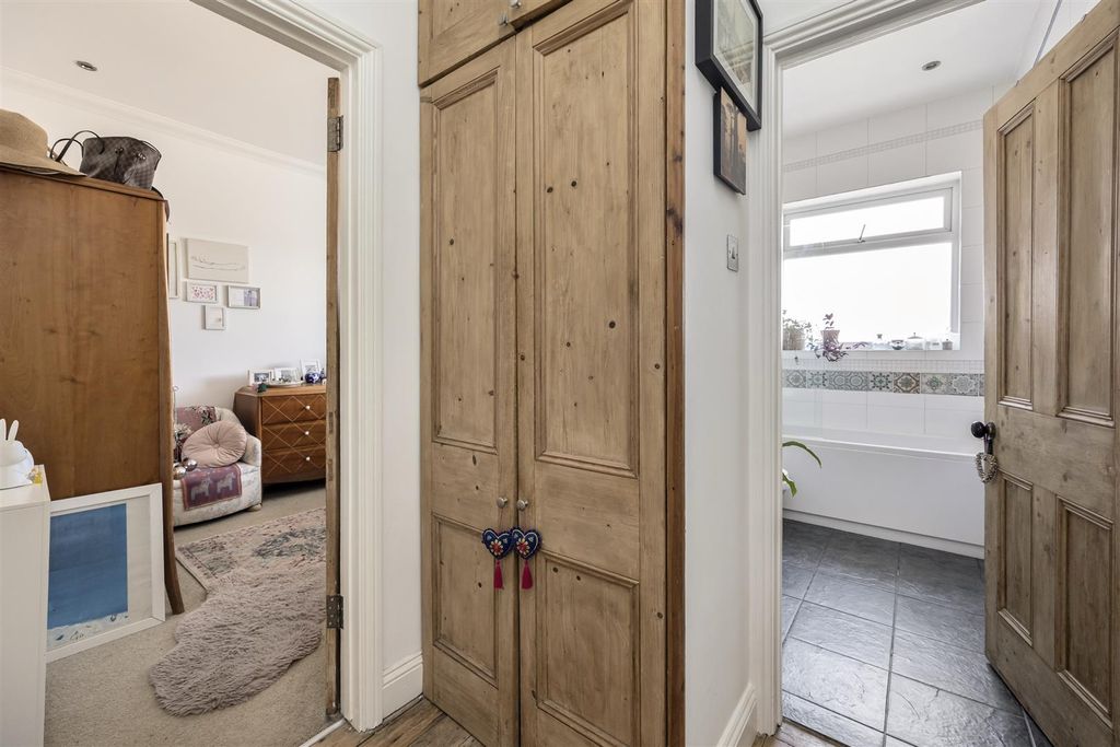 Property photo 3 of 13 Stanford Road_48_Flat 1-004.Jpg