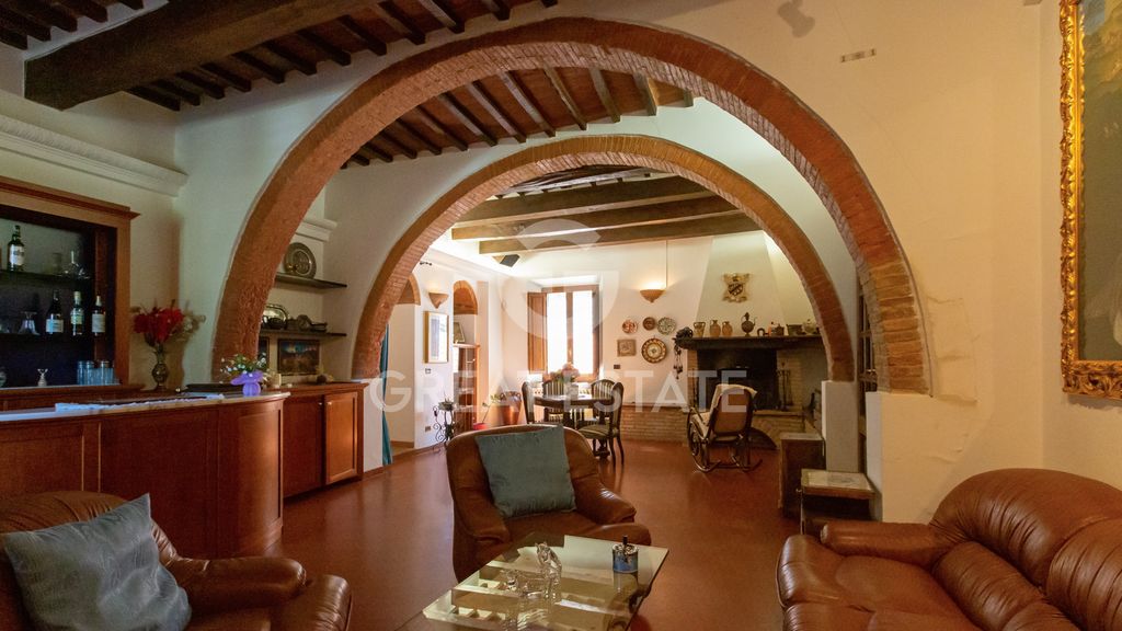 Property photo 2 of 47 Interiors