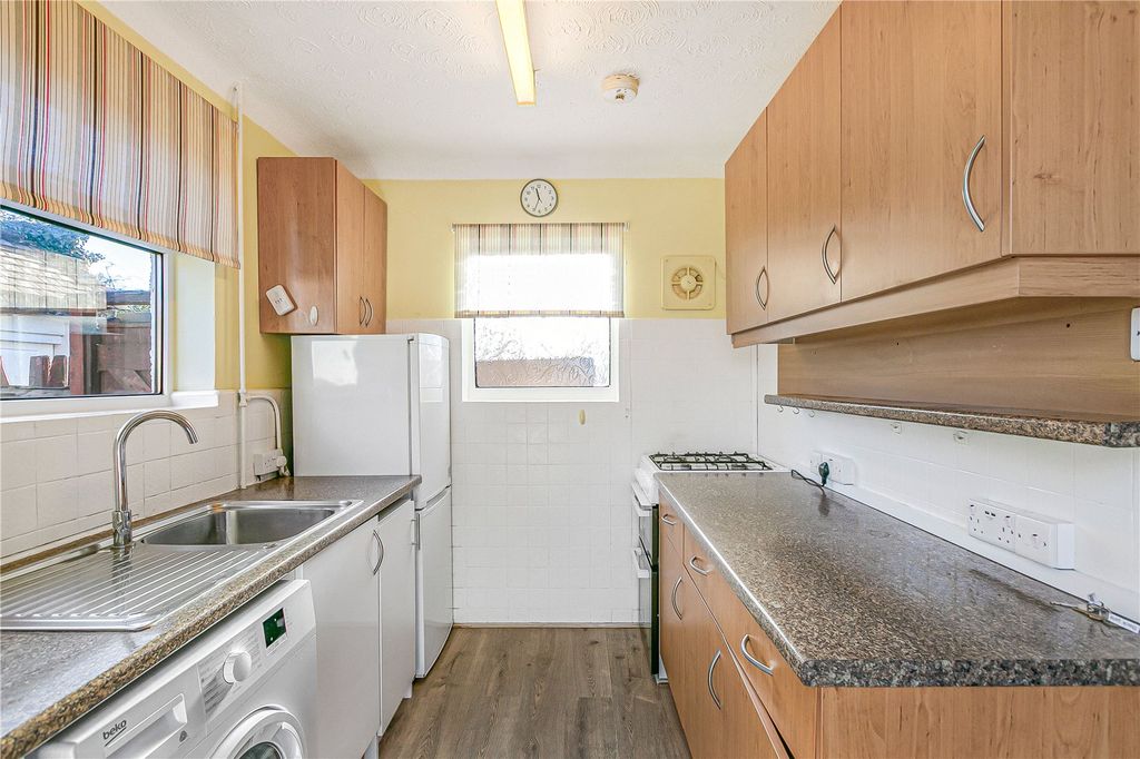 Property photo 3 of 11 Kitchen