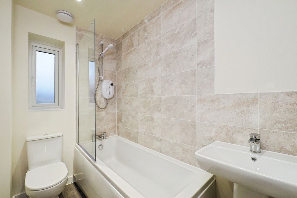 Property photo 3 of 15 Bathroom