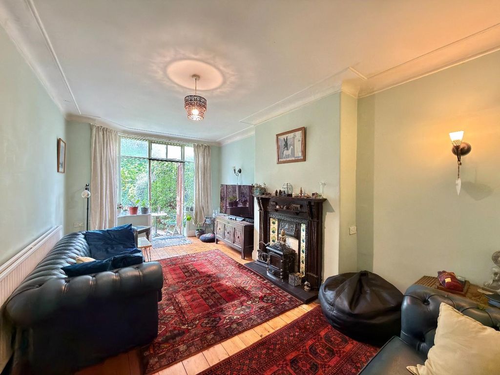 Property photo 2 of 33