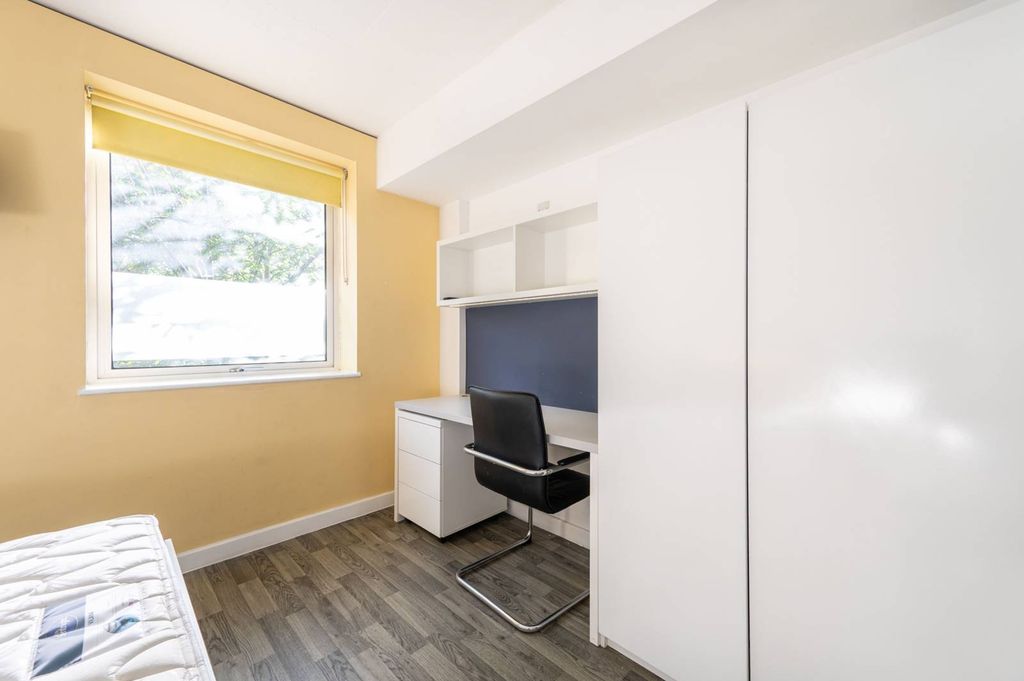 Property photo 3 of 5