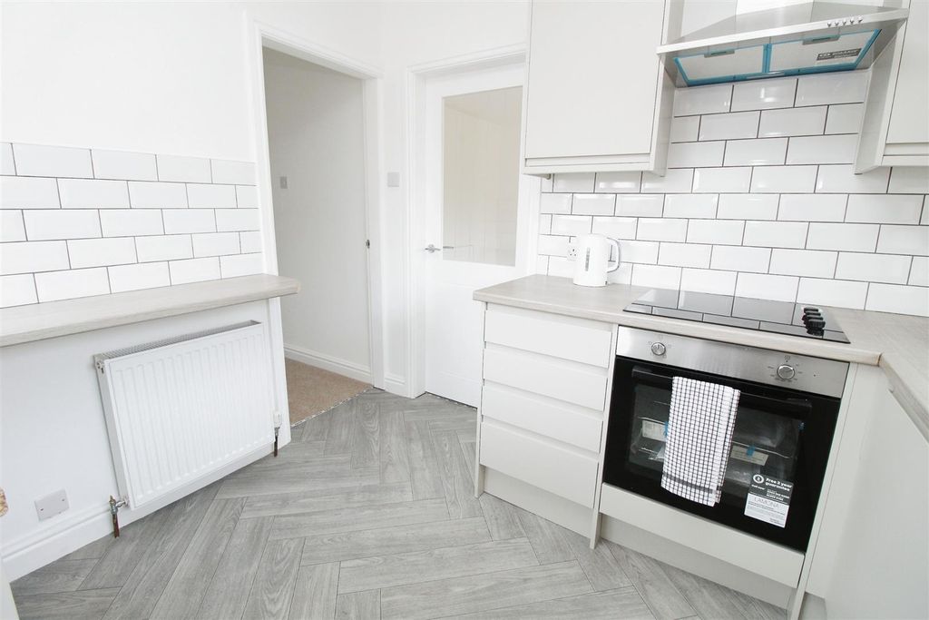 Property photo 3 of 15 Kitchen