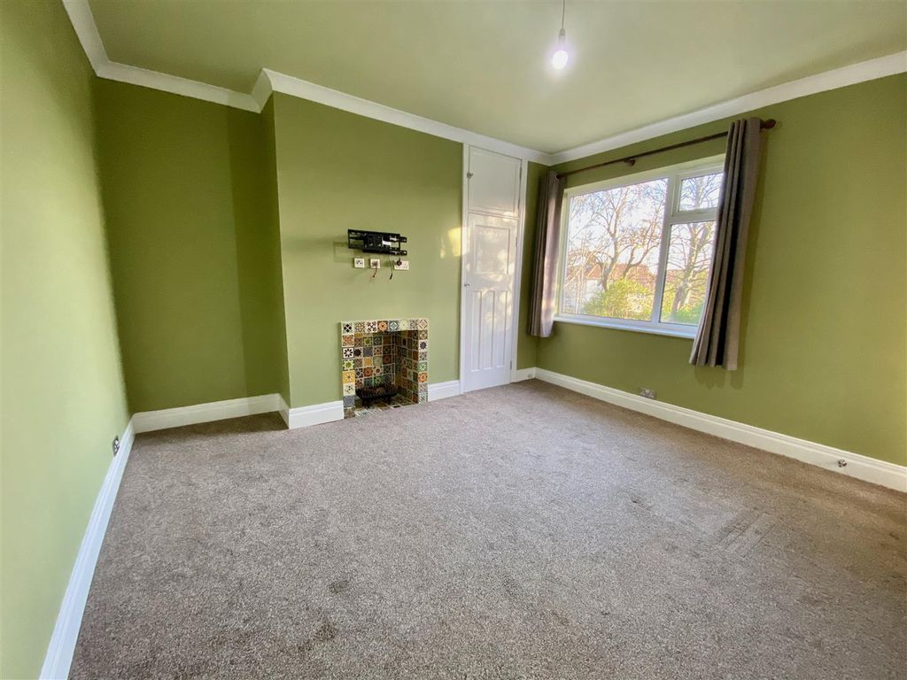 Property photo 2 of 16 Lounge