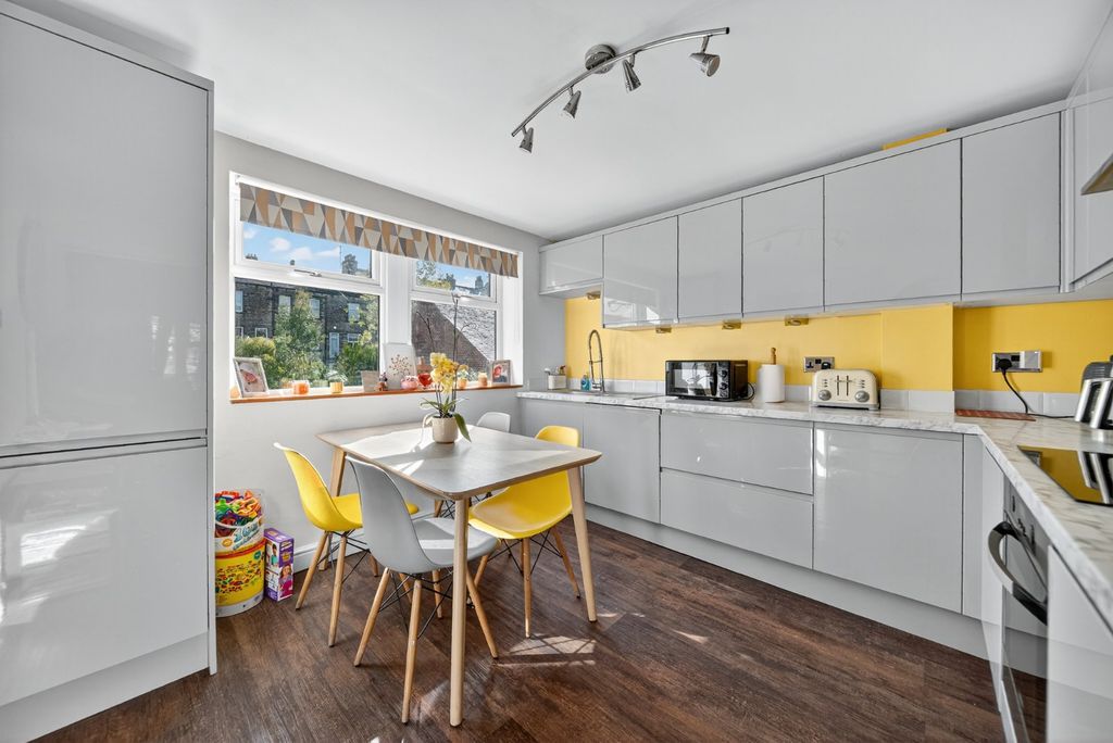 Property photo 3 of 14 Picture 3