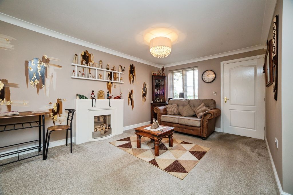 Property photo 2 of 20