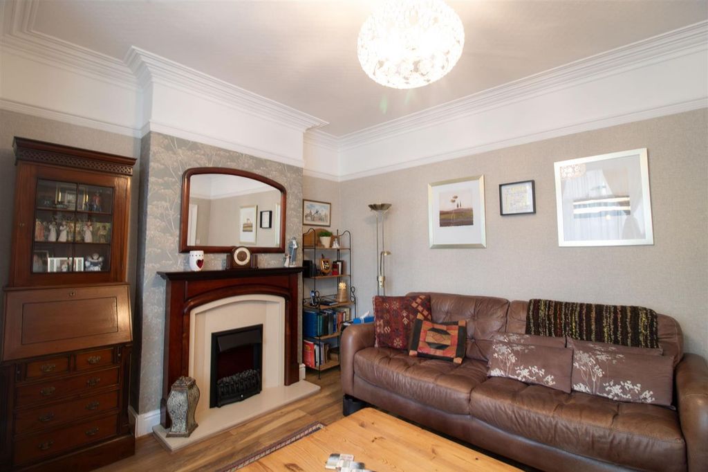 Property photo 2 of 31