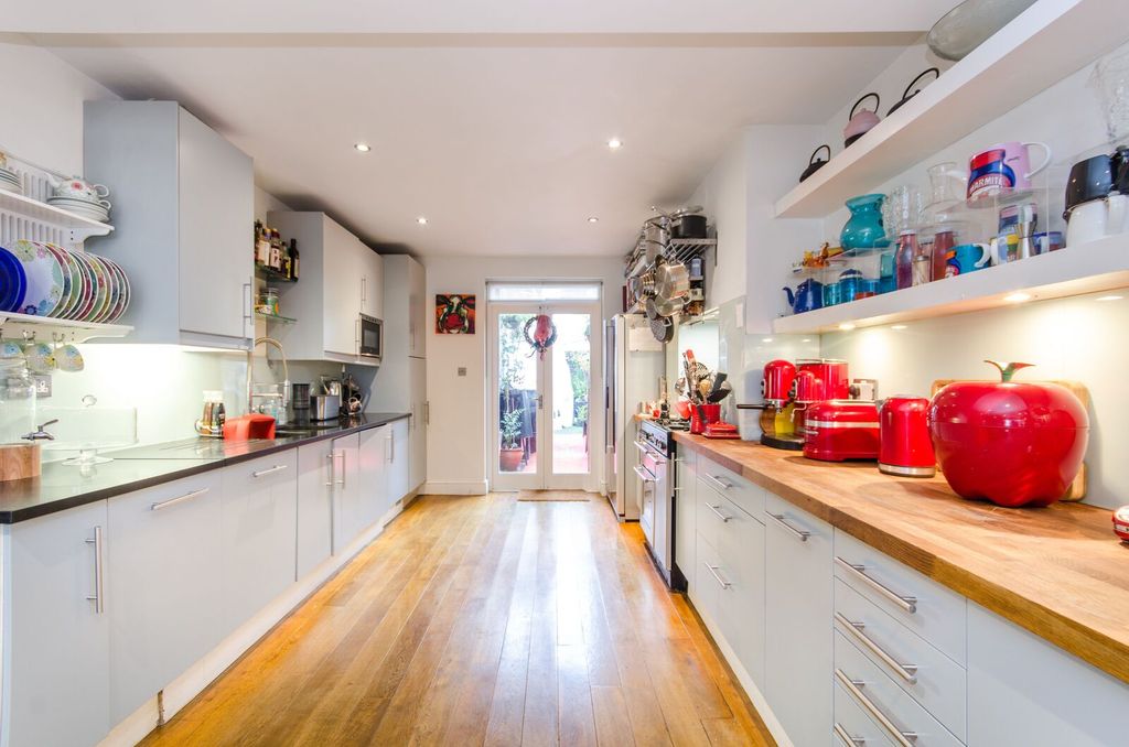 Property photo 2 of 67
