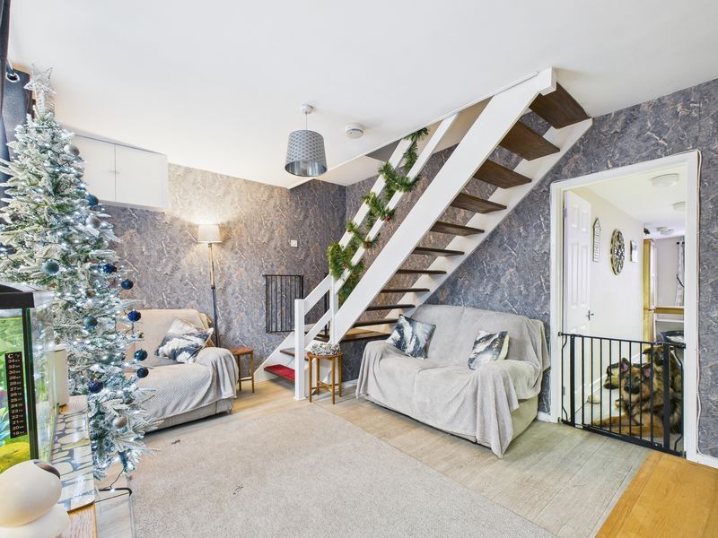 Property photo 3 of 12 Lounge