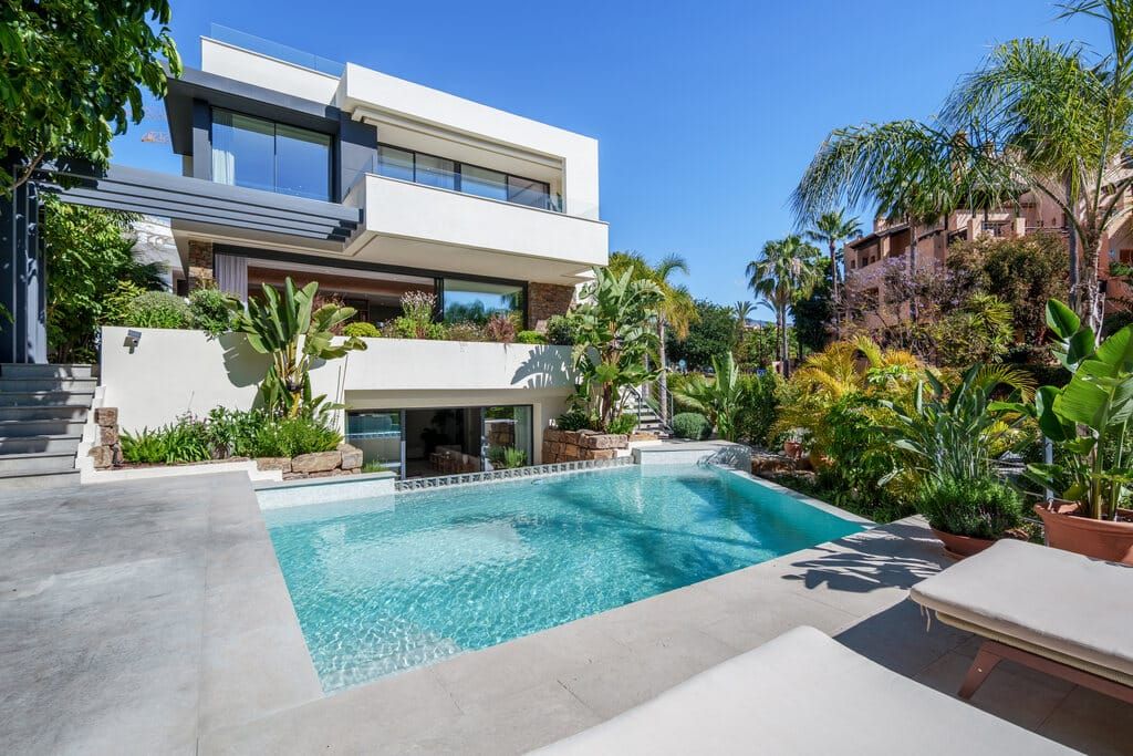 Property photo 2 of 29 Estepona Villa Esestv436 2