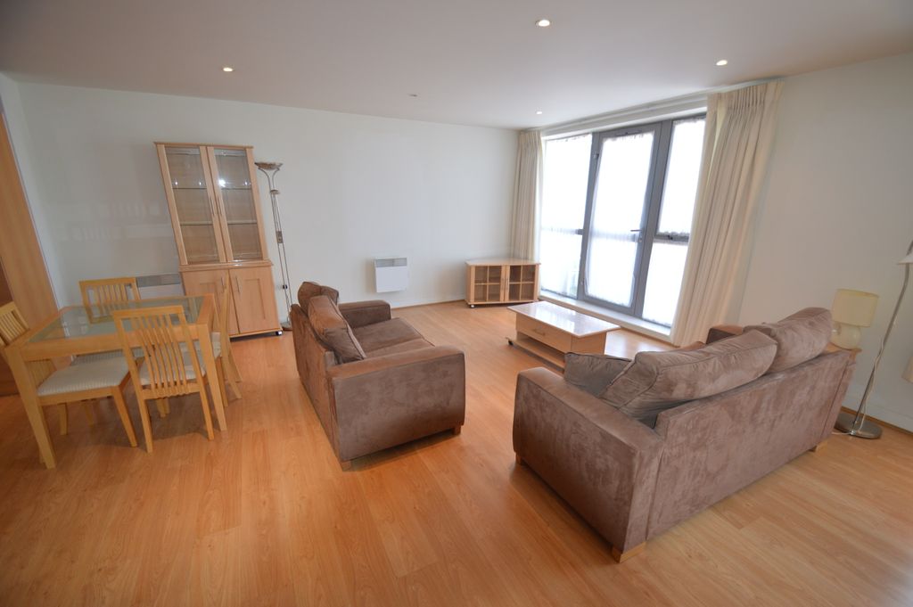 Property photo 3 of 12 Lounge 2