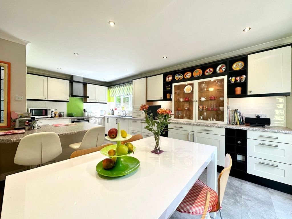 Property photo 3 of 16 Kitchen