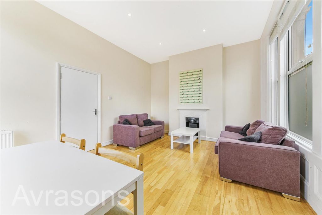 Property photo 1 of 13 Living Room
