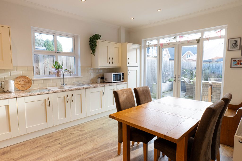 Property photo 1 of 19 Dining Kitchen Aspect