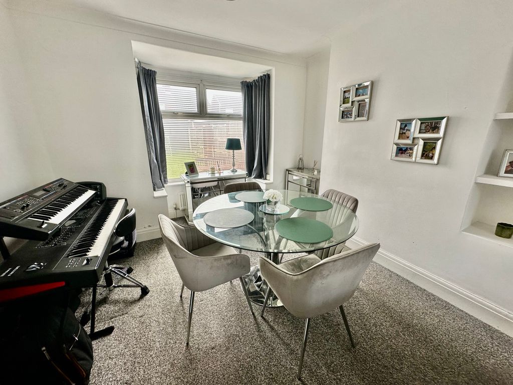 Property photo 3 of 10 Bedroom