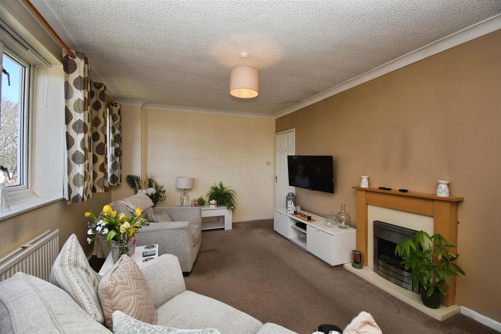 Property photo 2 of 8 Lounge Nf
