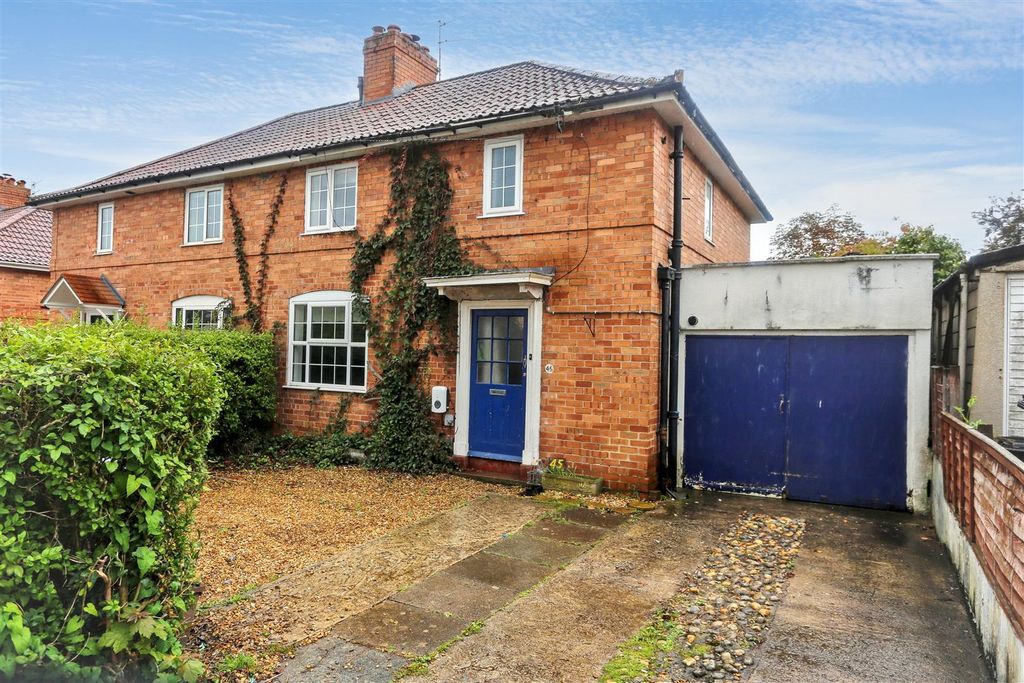 Property photo 2 of 17