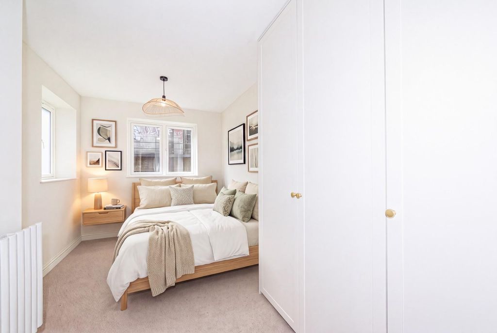 Property photo 3 of 7 Kilburn High Road 183B-016 Lr.Jpg