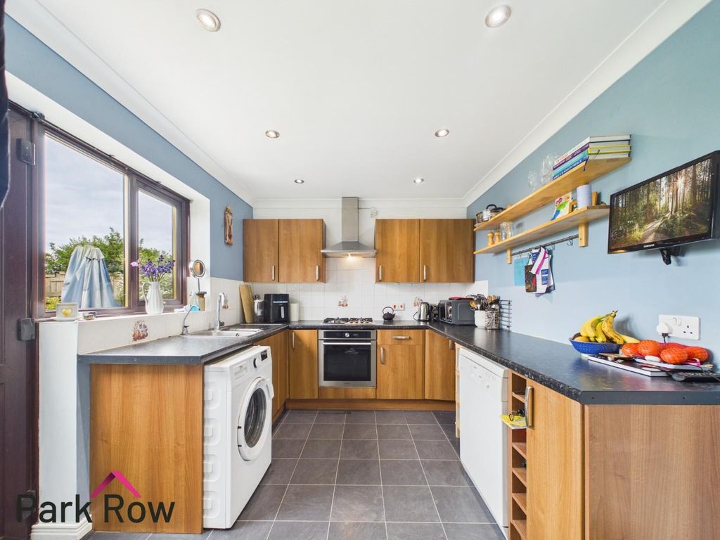 Property photo 3 of 22 Kitchen