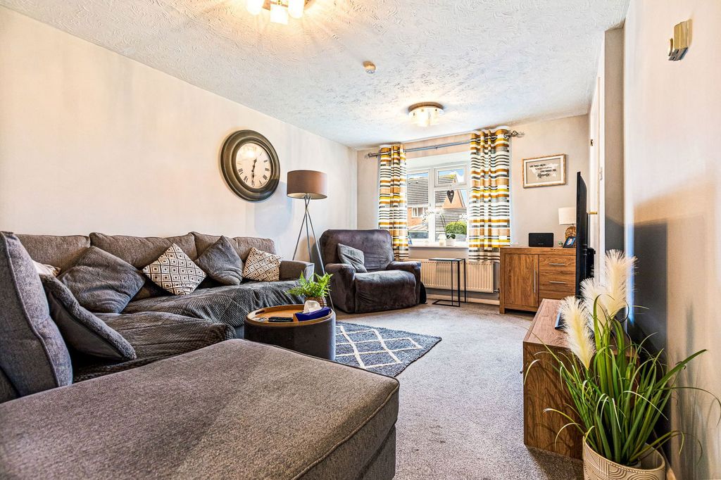 Property photo 3 of 12