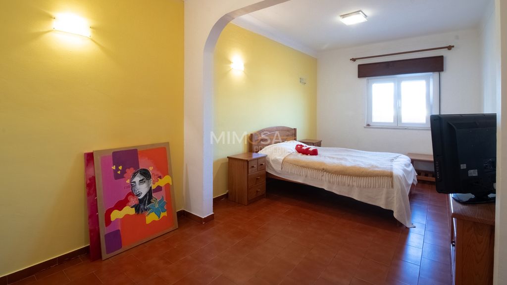 Property photo 2 of 28