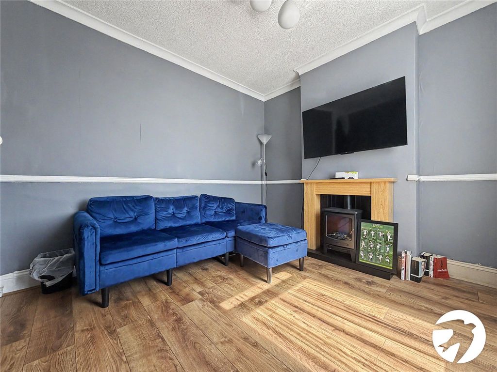Property photo 2 of 10 Lounge