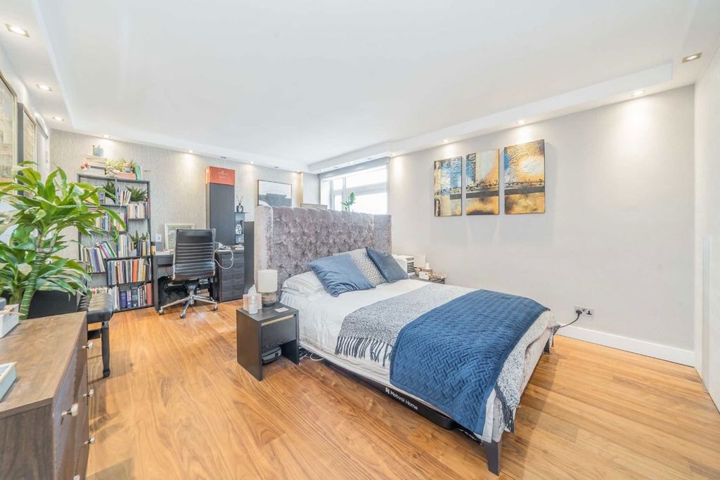 Property photo 3 of 4