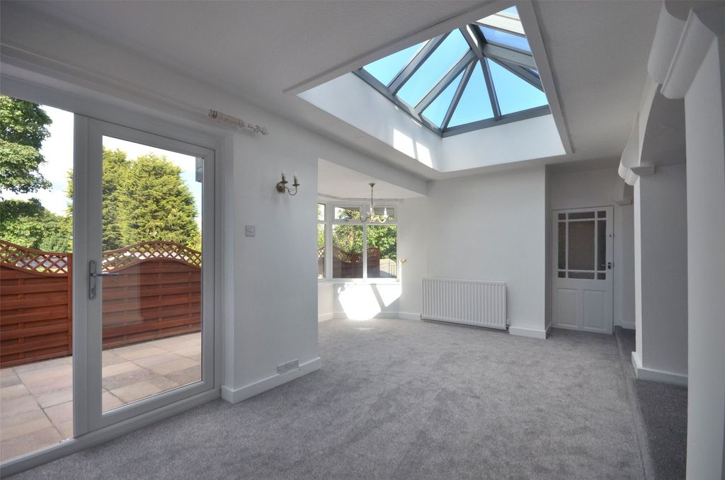 Property photo 1 of 10 Dining Area