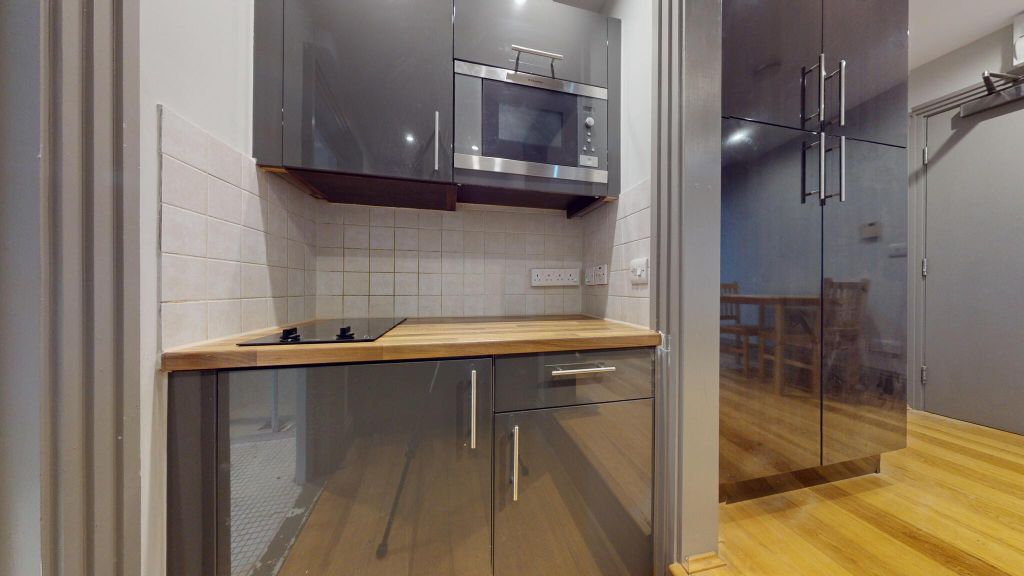 Property photo 2 of 9 Kitchen