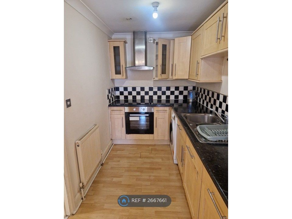 Property photo 3 of 7 Kitchen