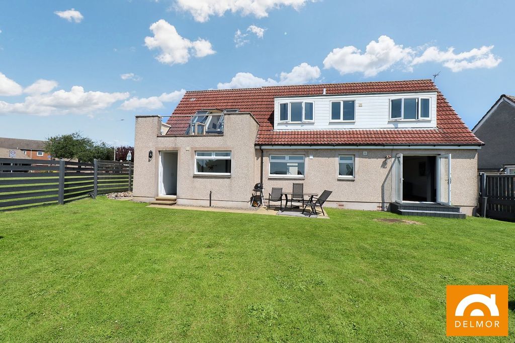 Property photo 3 of 34
