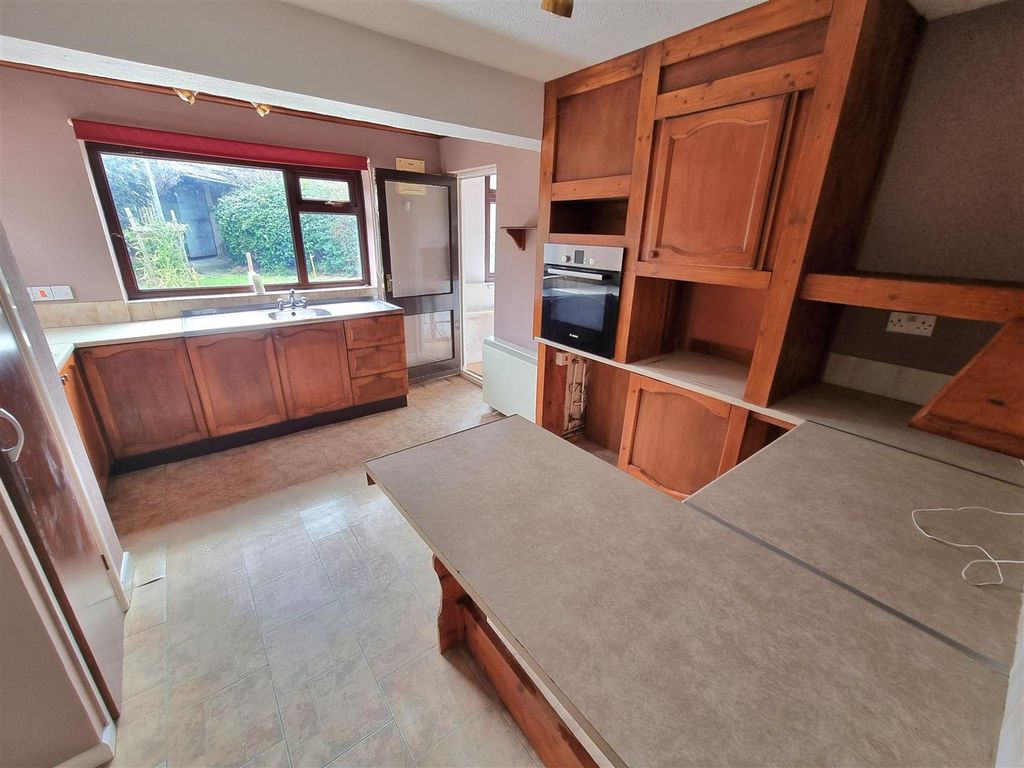 Property photo 3 of 18 Kitchen.Jpg